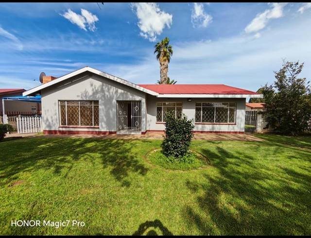 3 BEDROOM HOUSE FOR SALE IN VANDERBIJLPARK SE 1
